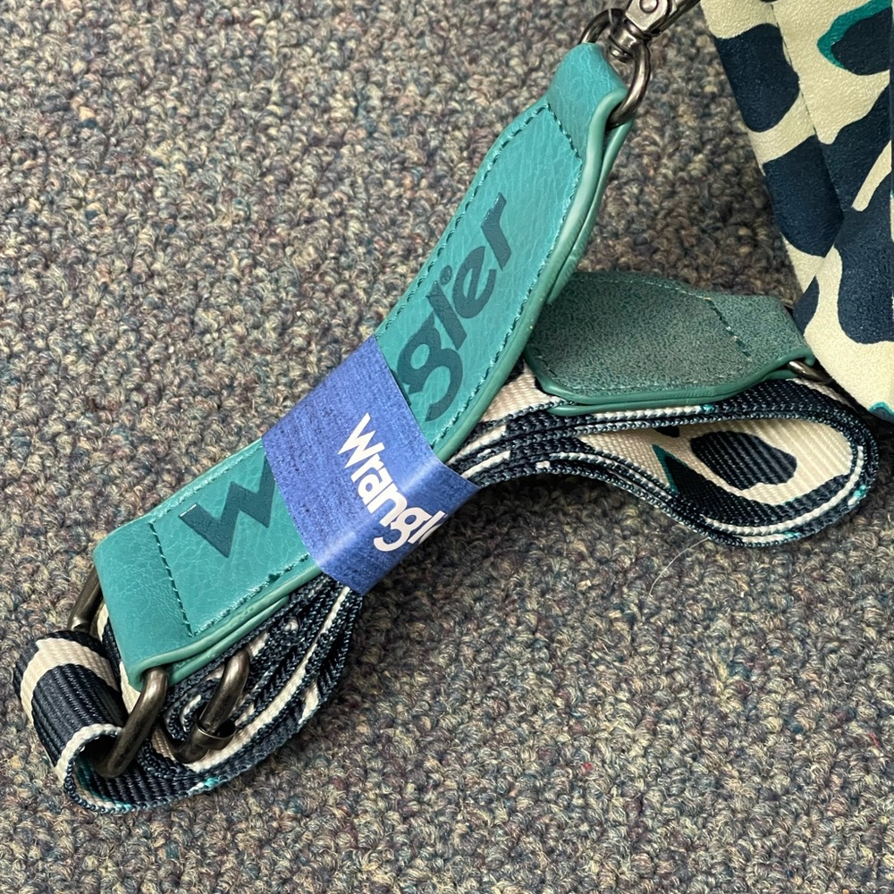 Wrangler Camouflage Blue and Cream Tote - Picture 4 of 4
